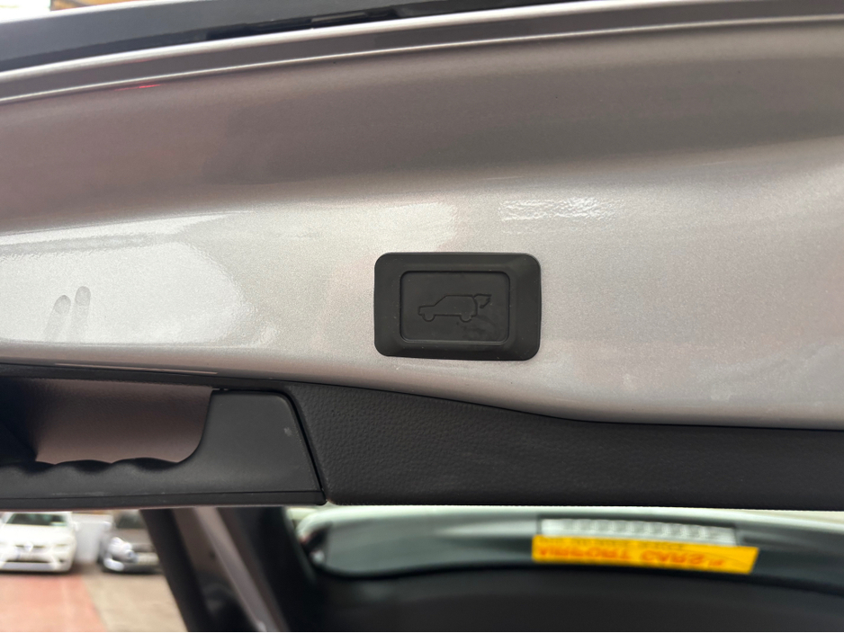 2024 Toyota Rav4 - image 4