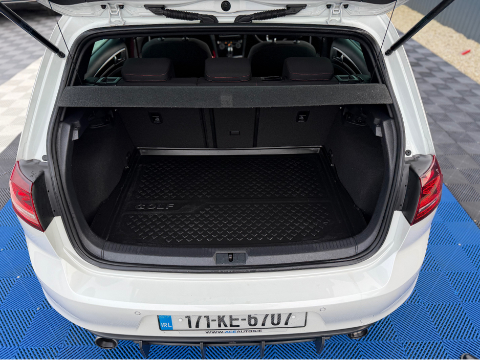 2017 Volkswagen Golf - image 33