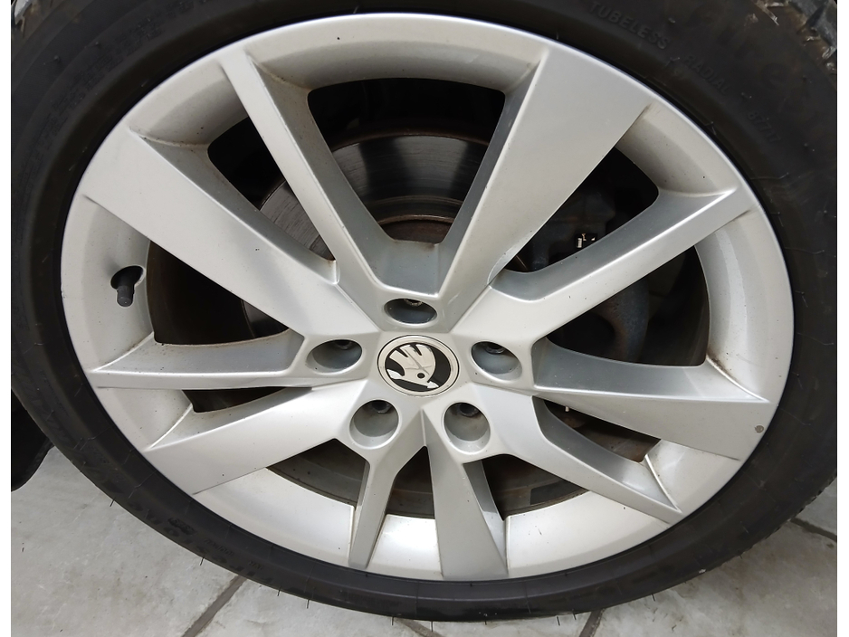 2018 Skoda Octavia - image 4