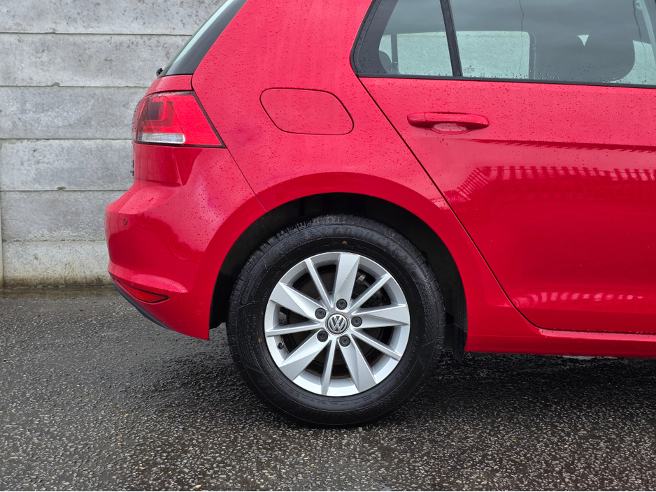 2016 Volkswagen Golf - image 10