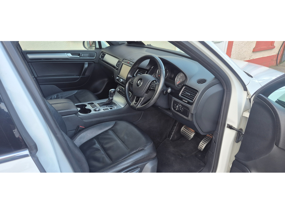 2016 Volkswagen Touareg 3.0 TDI R-LINE BLUEMOTION 258 5DR A V6 €18,659