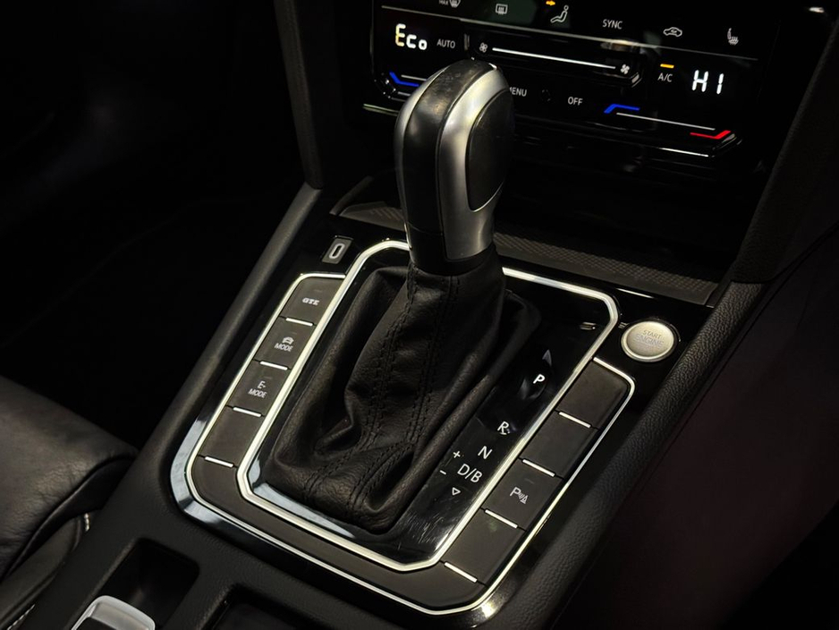 2021 Volkswagen Passat - image 17