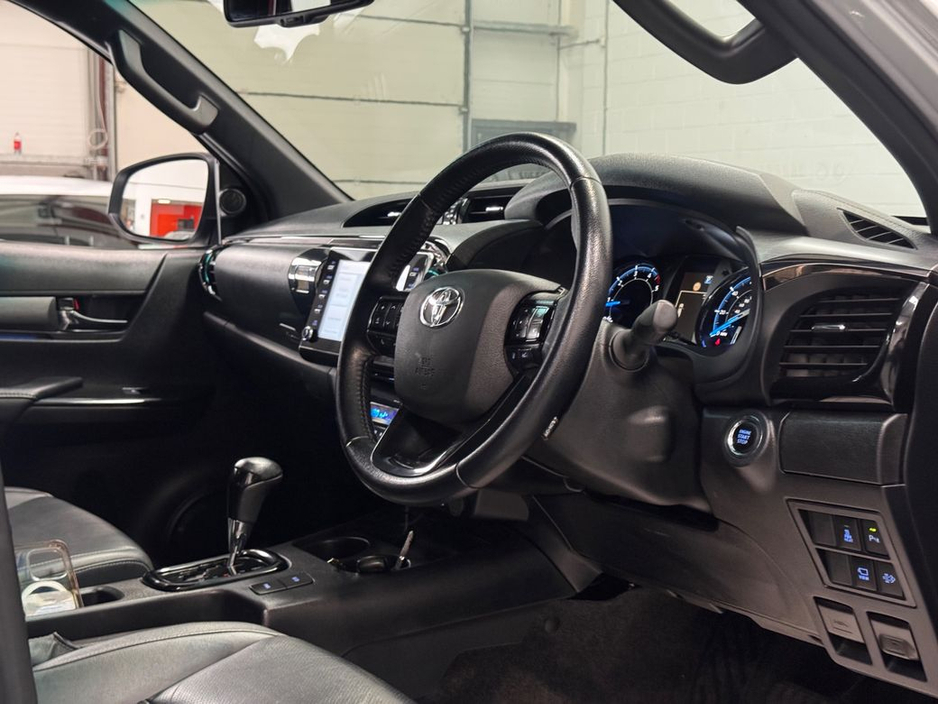 2023 Toyota Hilux - image 11
