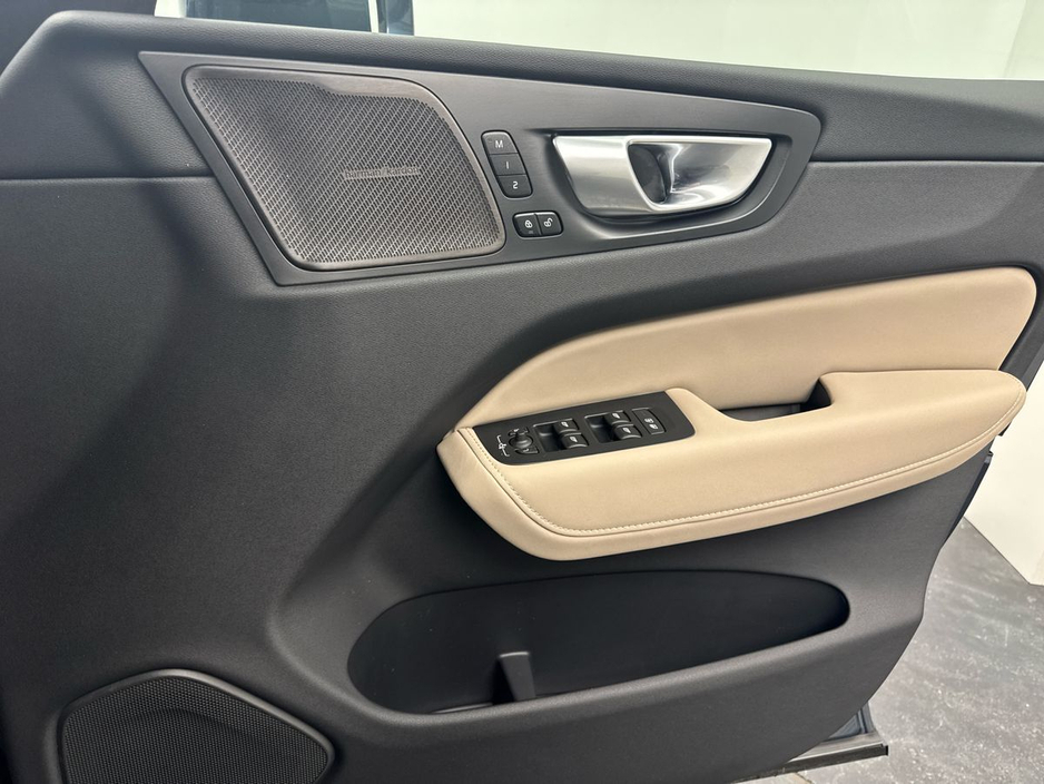 2026 Volvo XC60 - image 11