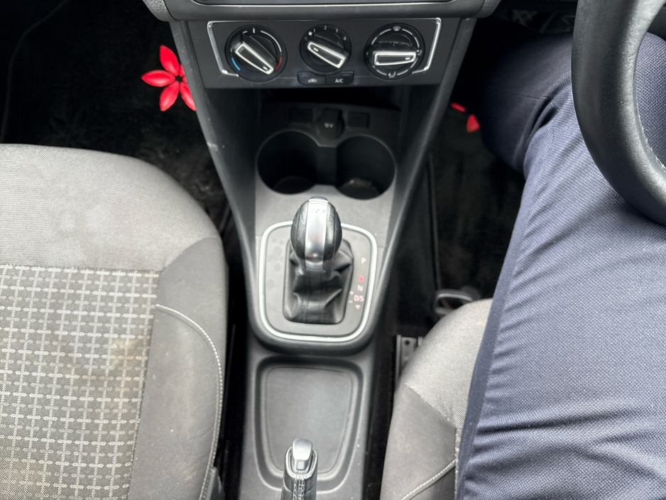 2014 Volkswagen Polo - image 20