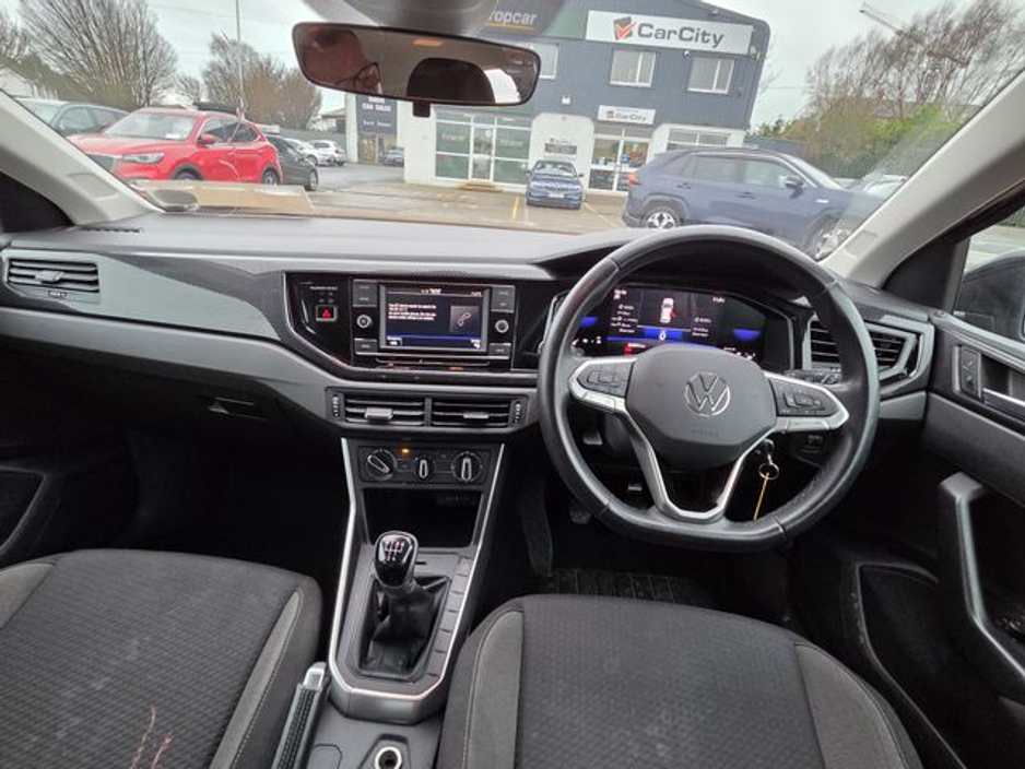 2023 Volkswagen Polo - image 8