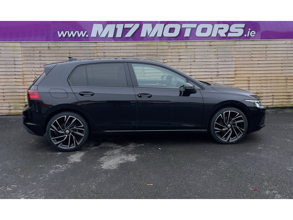 2022 Volkswagen Golf - image 4