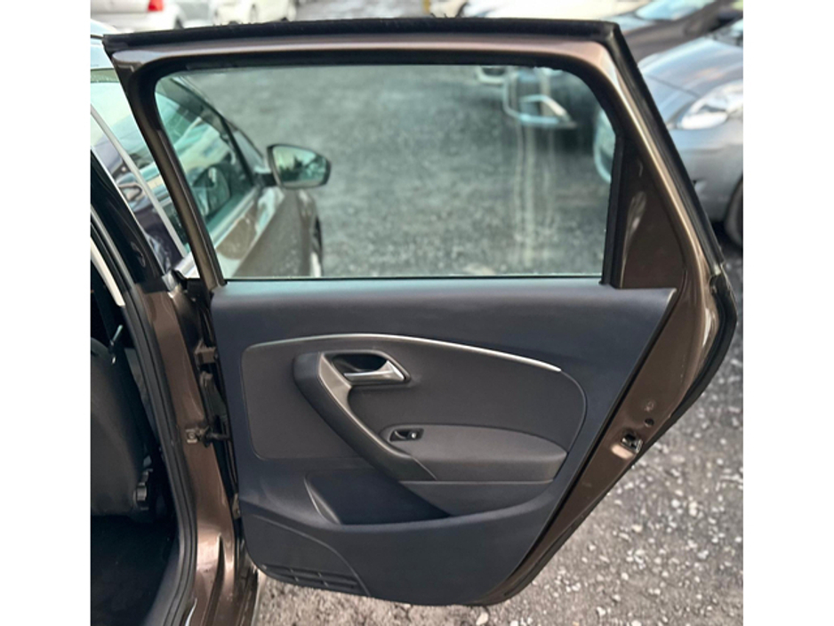 2014 Volkswagen Polo - image 8