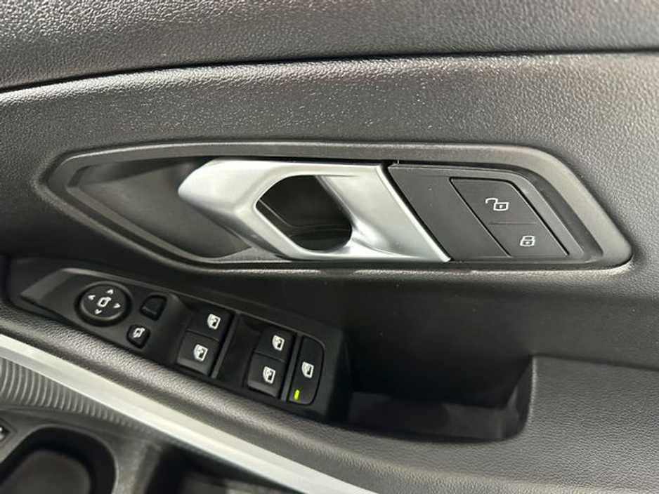 2025 BMW 3 Series - image 20