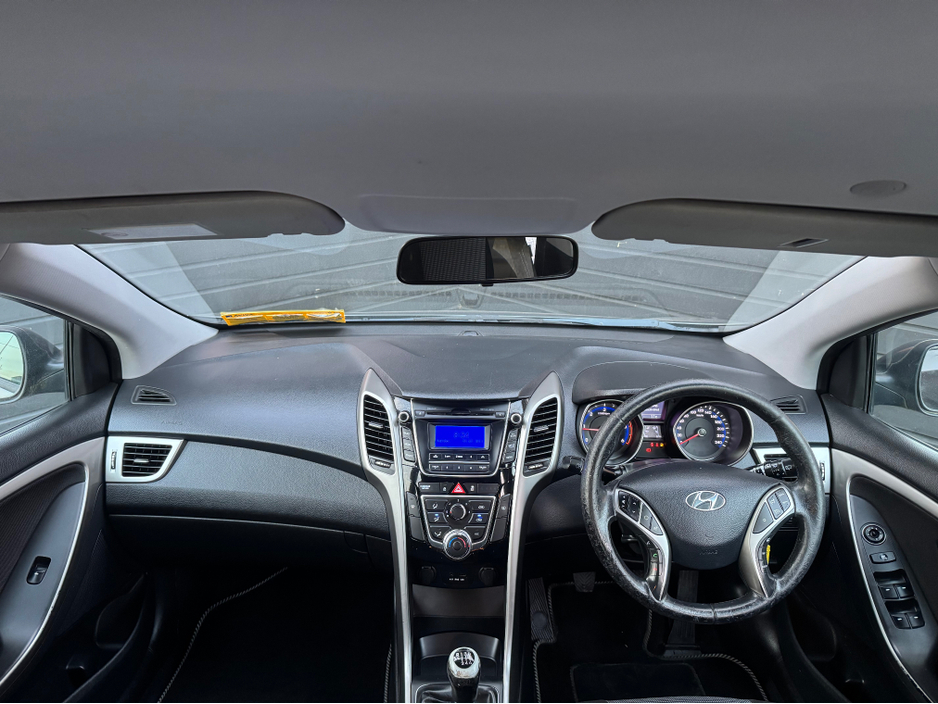 2012 Hyundai i30 - image 9