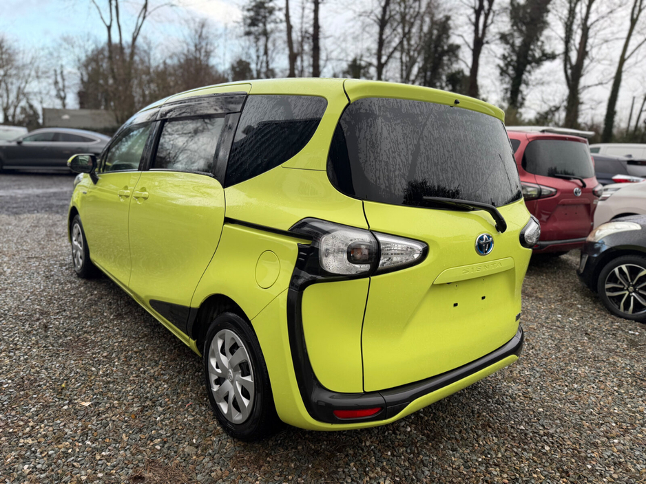 2016 Toyota Sienta  €11,900