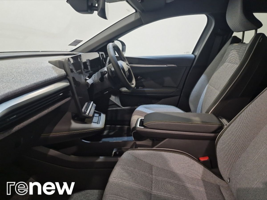 2026 Renault Megane E-Tech - image 5