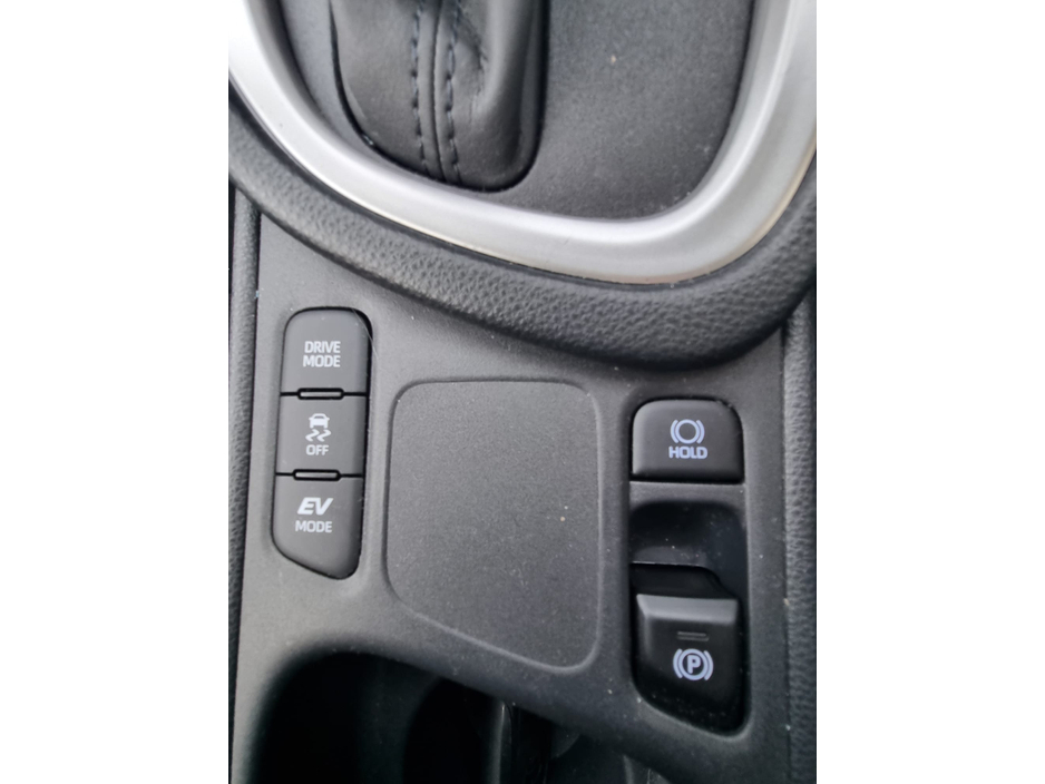 2024 Toyota Yaris - image 27