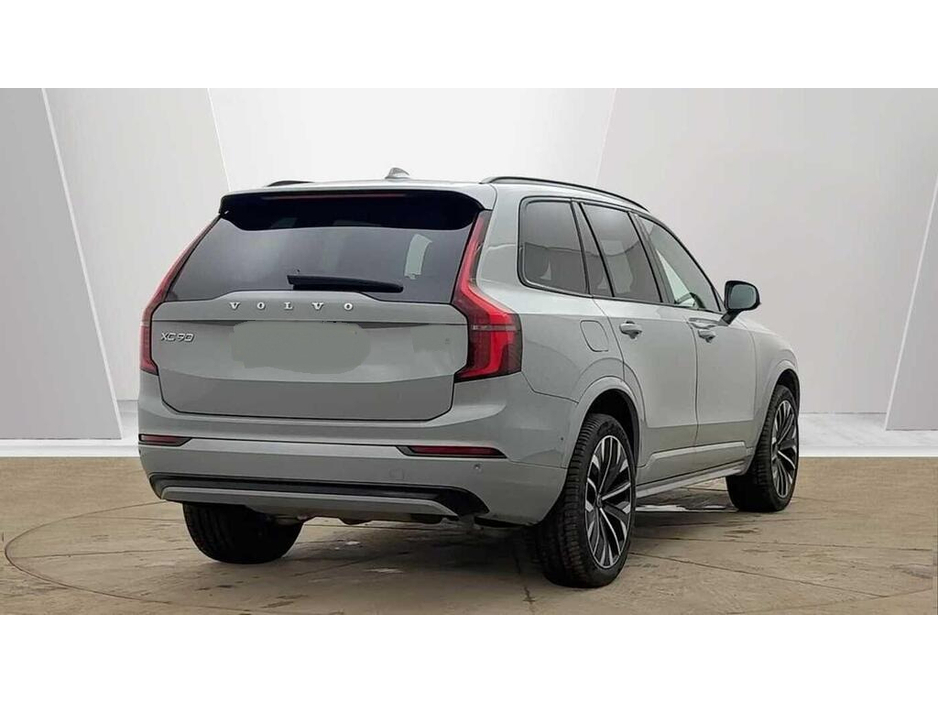 2025 Volvo XC90 - image 2