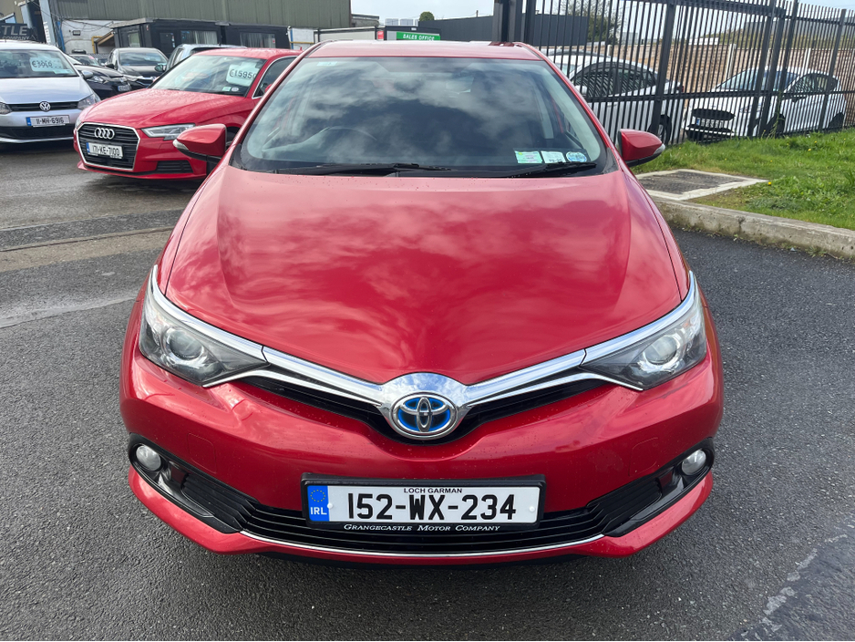 2015 Toyota Auris - image 2