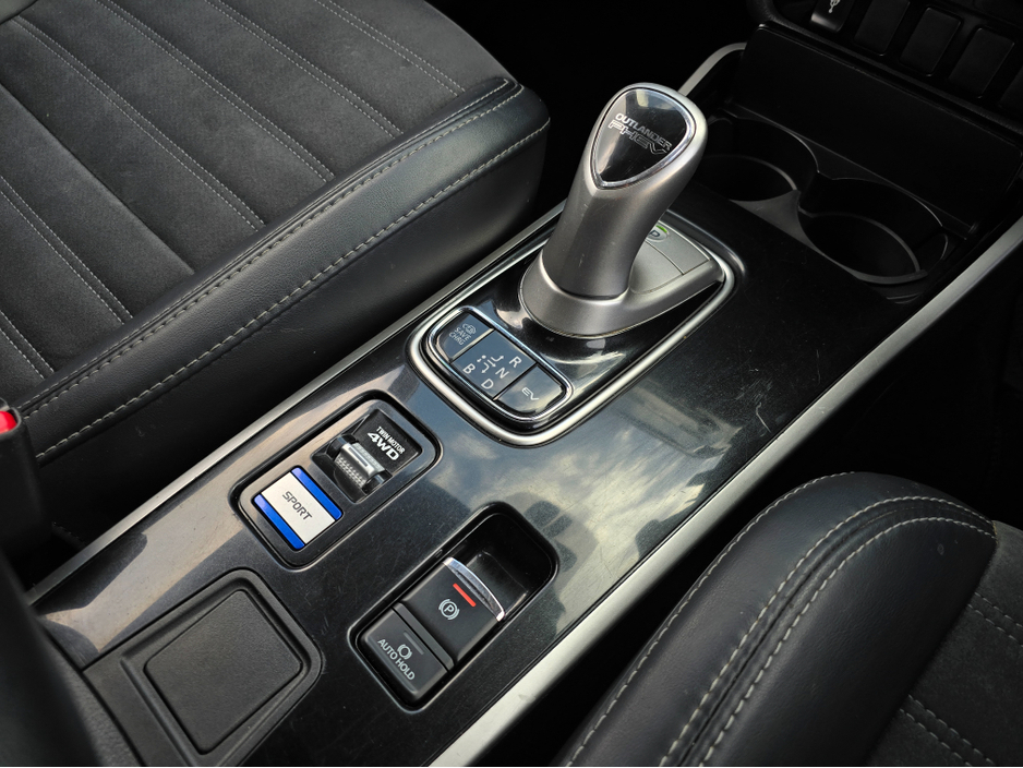 2019 Mitsubishi Outlander - image 19
