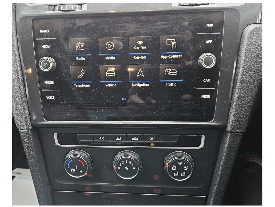 2018 Volkswagen Golf - image 9