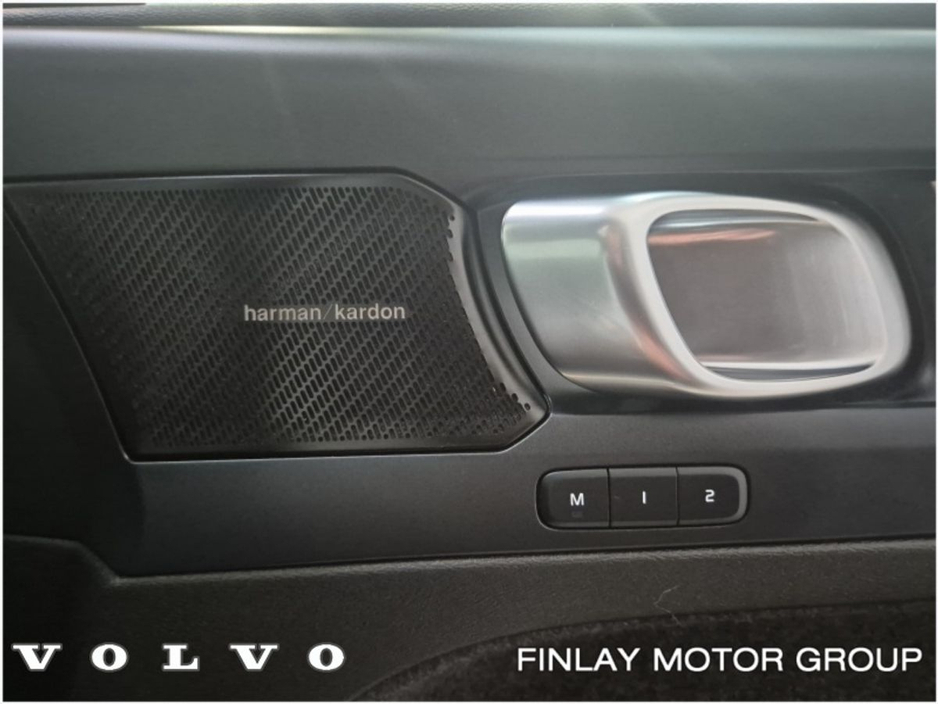 2022 Volvo XC40 - image 20