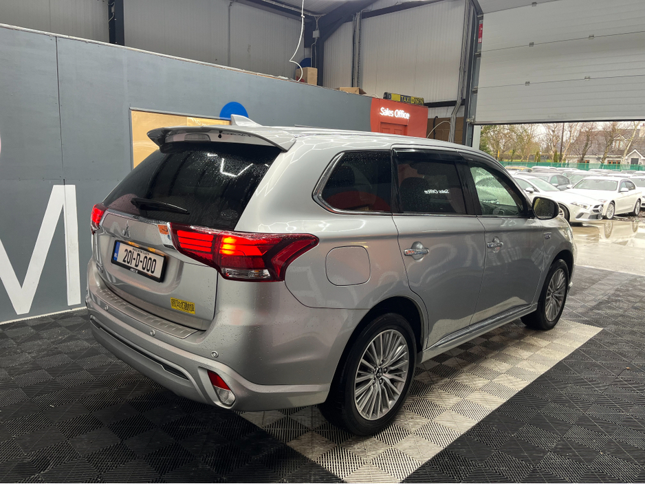 2020 Mitsubishi Outlander €23950! 2020 MITSUBISHI OUTLANDER PHEV G PLUS PACKAGE 2.4 AUTOMATIC / CRUISE CONTROL / 360° PARKING CAMERA / ELECTRIC MEMORY & HEATED SEATS / PADDLE SHIFTERS / HEATED STEERING WHEEL €23,950