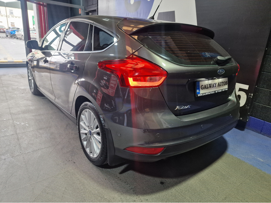 2016 Ford Focus - image 7