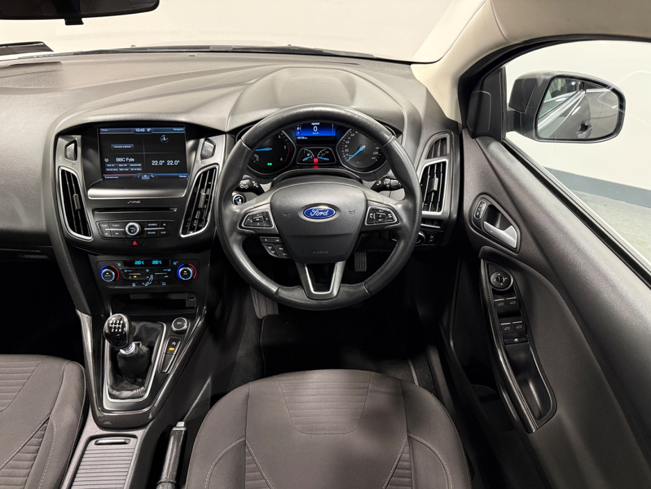 2017 Ford Focus - image 11