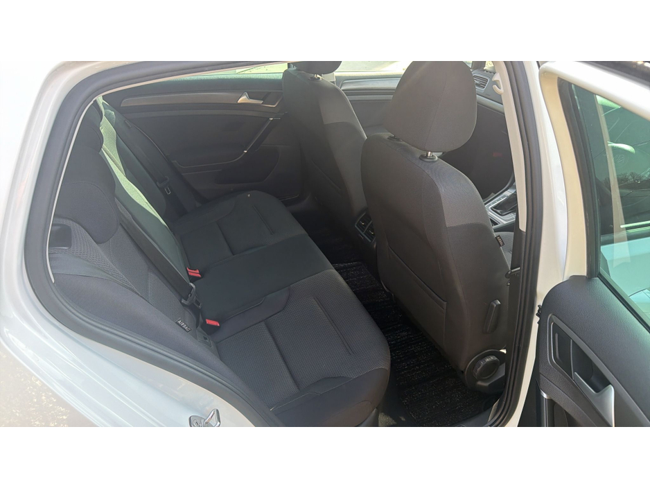 2019 Volkswagen Golf - image 6