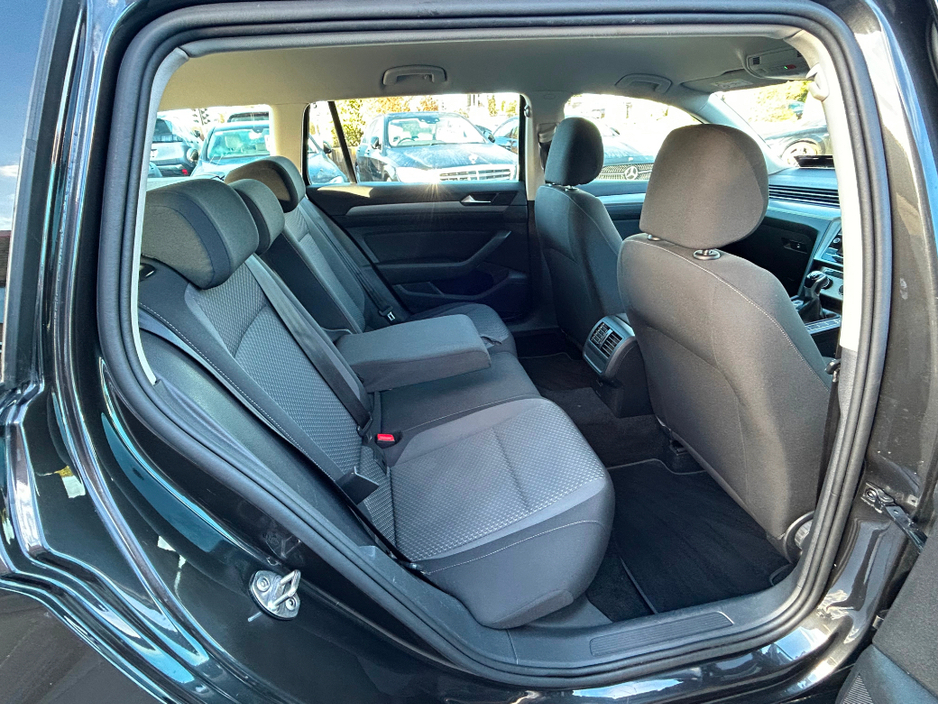 2020 Volkswagen Passat - image 13