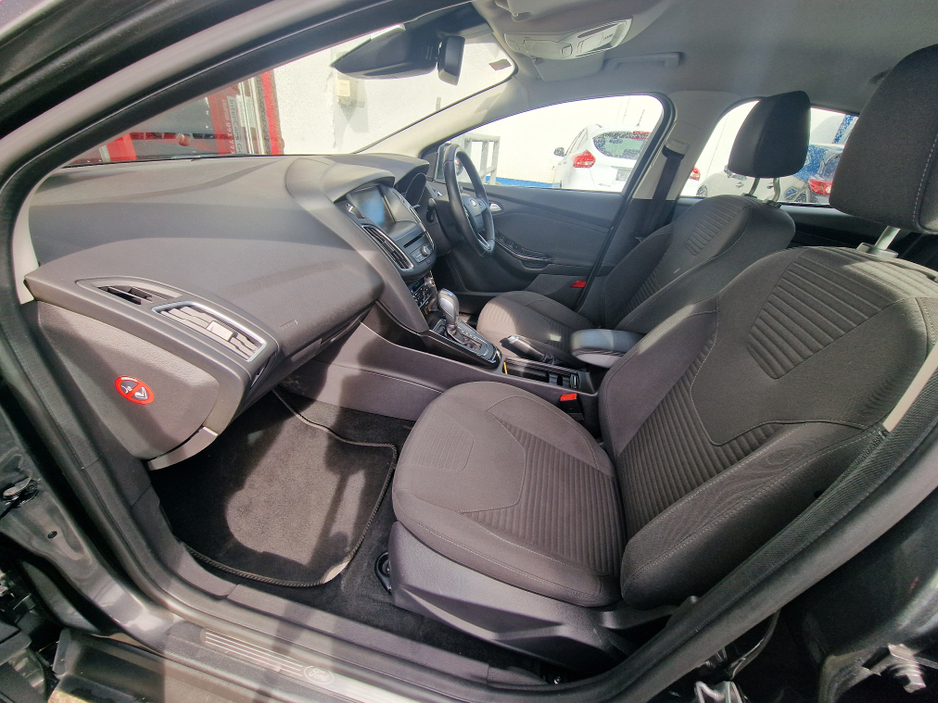 2015 Ford Focus - image 29