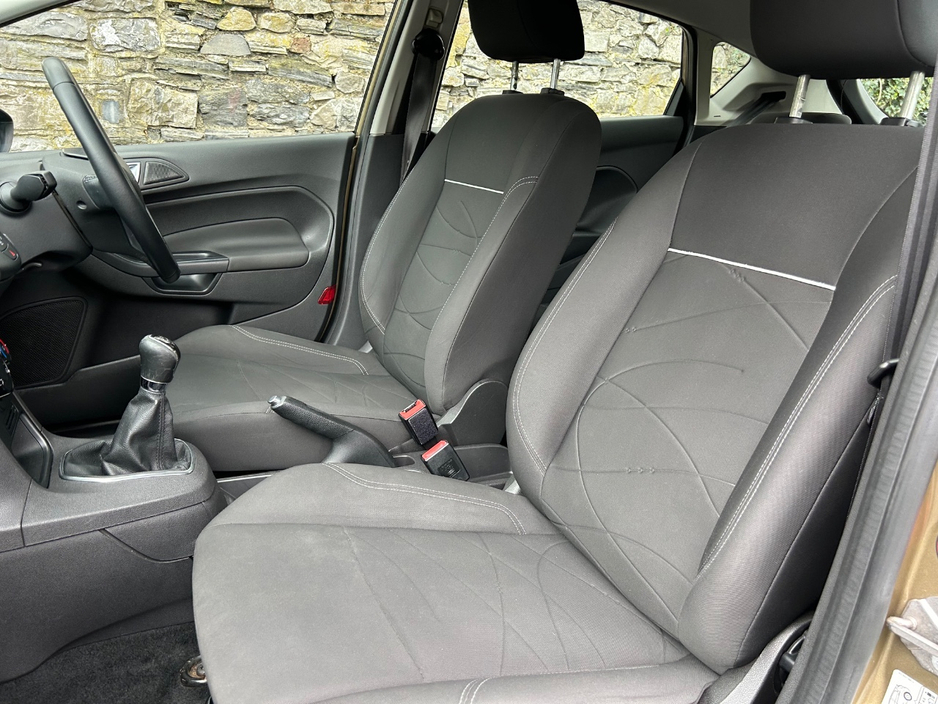 2013 Ford Fiesta - image 16