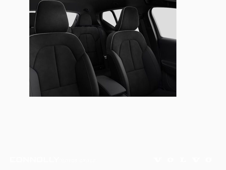 2026 Volvo XC40 - image 8