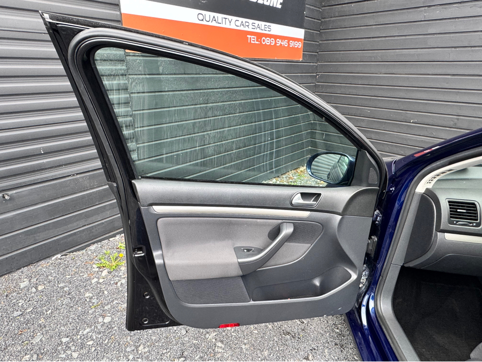 2007 Volkswagen Golf - image 14