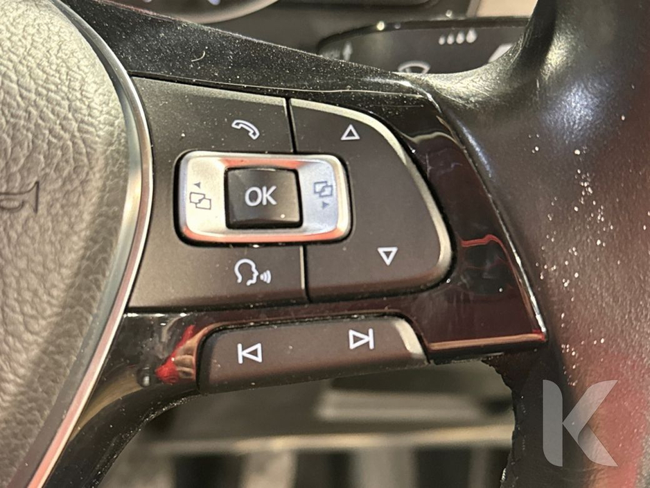 2016 Volkswagen Passat - image 14