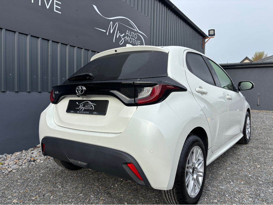 2020 Toyota Yaris - image 5