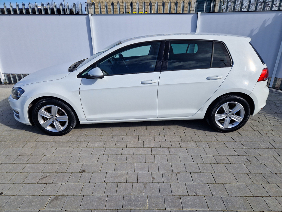 2013 Volkswagen Golf - image 5