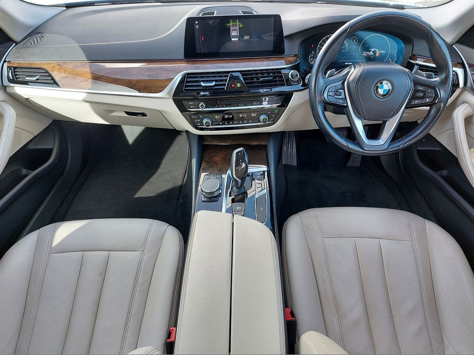 2019 BMW 5 Series - image 4