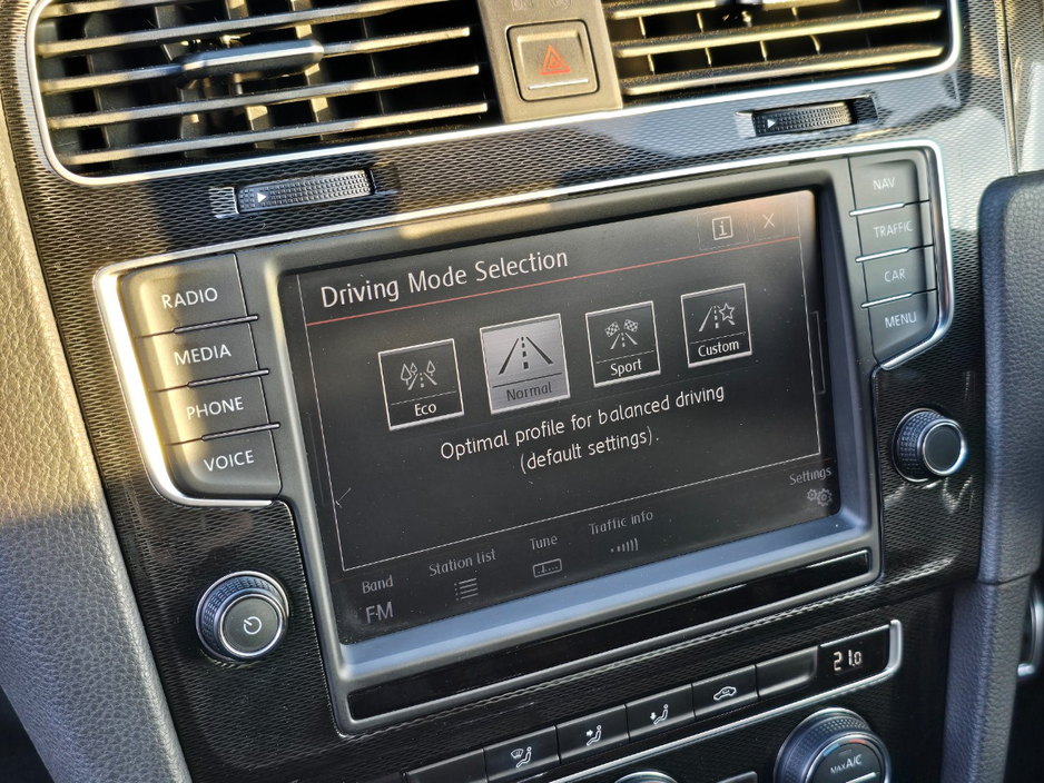 2017 Volkswagen Golf - image 20