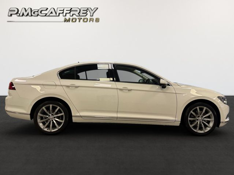 2018 Volkswagen Passat - image 4