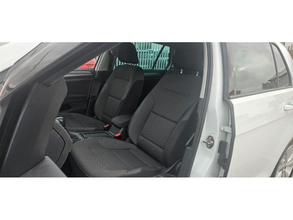 2016 Volkswagen Golf - image 23