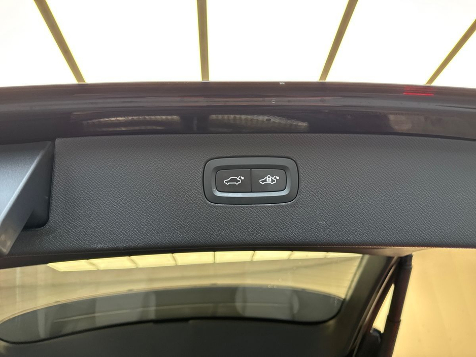 2023 Volvo XC90 - image 24
