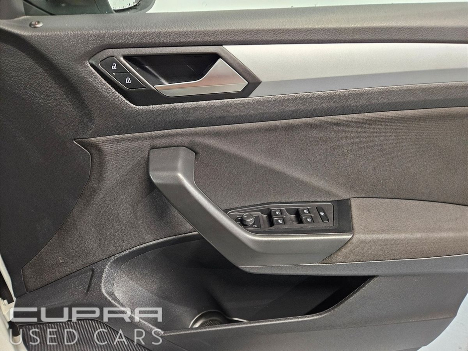 2023 Volkswagen T-Roc - image 21