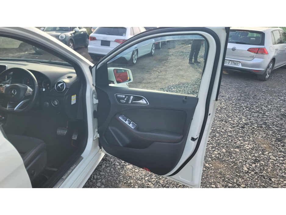 2016 Mercedes-Benz B Class - image 12