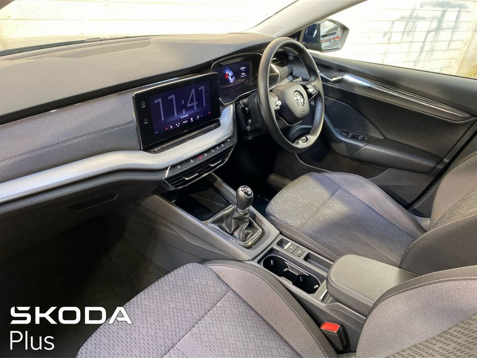 2023 Skoda Octavia - image 4