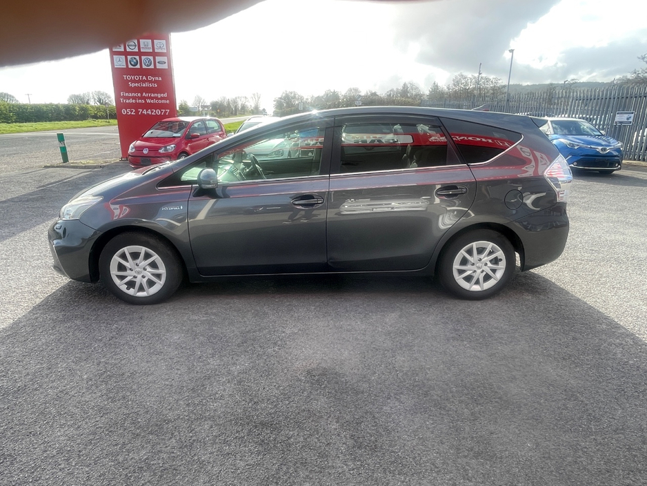 2013 Toyota Prius - image 8