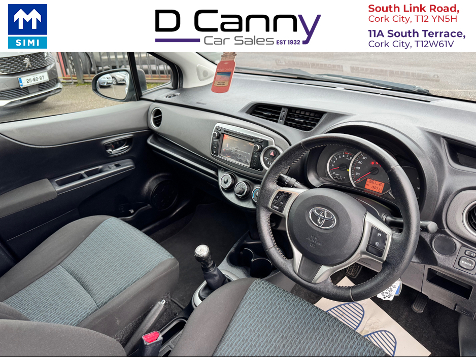 2012 Toyota Yaris - image 7