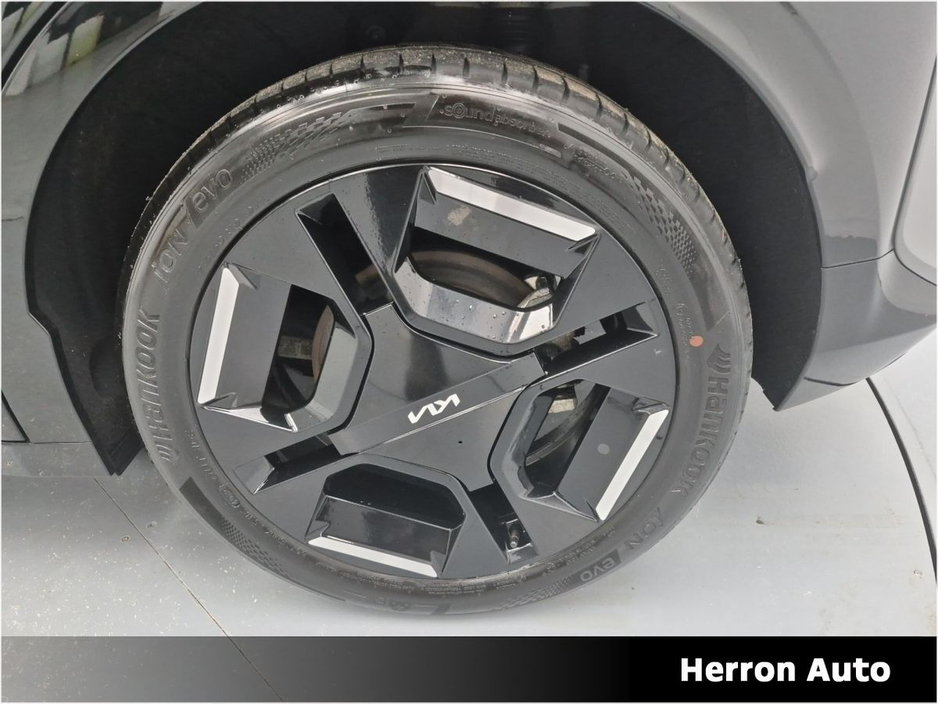 2025 Kia EV3 - image 7