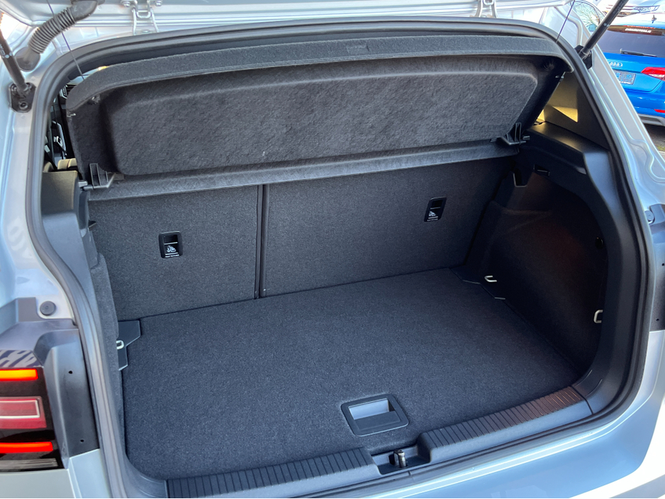 2023 Volkswagen T-Cross R-LINE AUTOMATIC 1.0 PETROL //HIGH SPEC//REVERSE CAMERA//HALF LEATHER SEATS//ADAPTIVE CRUISE CONTROL//KEYLESS ENTRY// €26,950