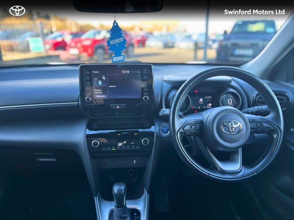 2023 Toyota Yaris Cross - image 8