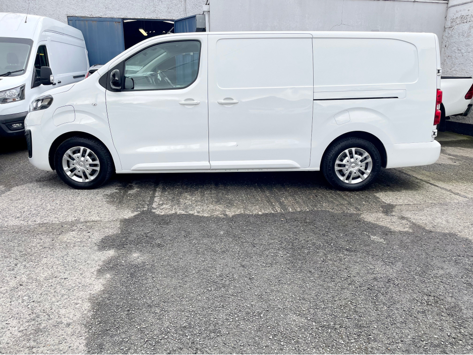 2022 Opel Vivaro - image 29