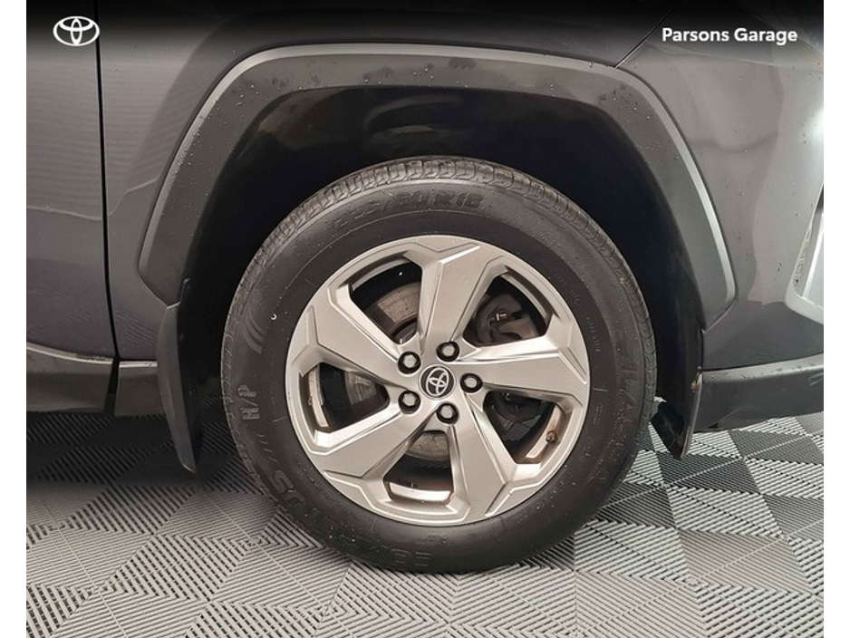 2022 Toyota Rav4 - image 12