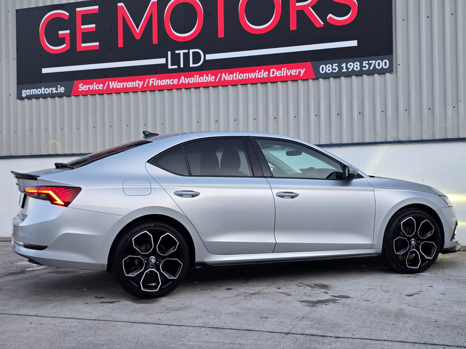 2022 Skoda Octavia - image 9